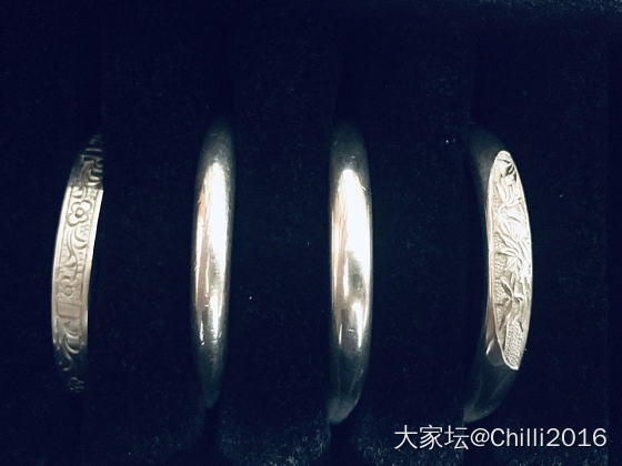 盆友们，晒晒你们手上好看的银手镯呗。最近想打手镯，简单点的款式。_手镯银
