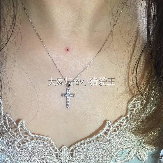 18K钻石十字架吊坠_颈饰钻石
