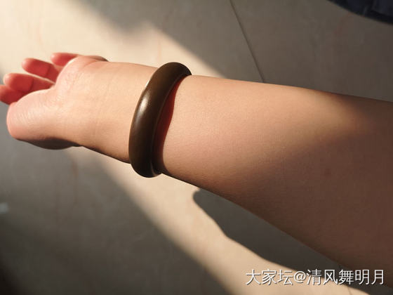 糖镯在阳光下真的容易仙图😂_手镯和田玉