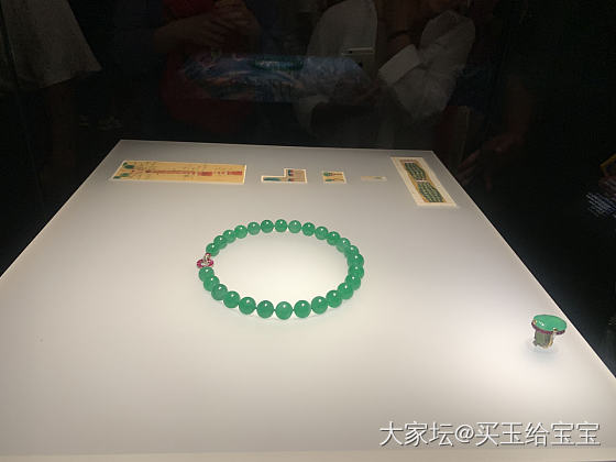 卡地亚“有界之外”展上的翡翠_展会翡翠