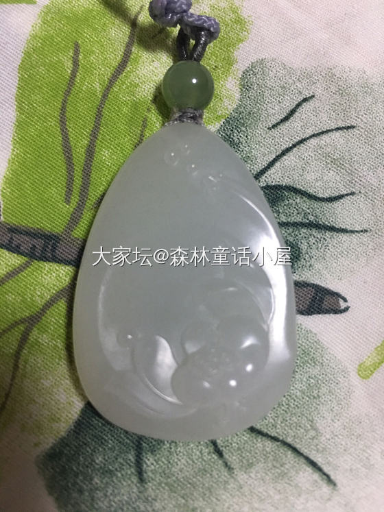 留吗？配什么颜色的顶珠和绳子好看？_搭配和田玉