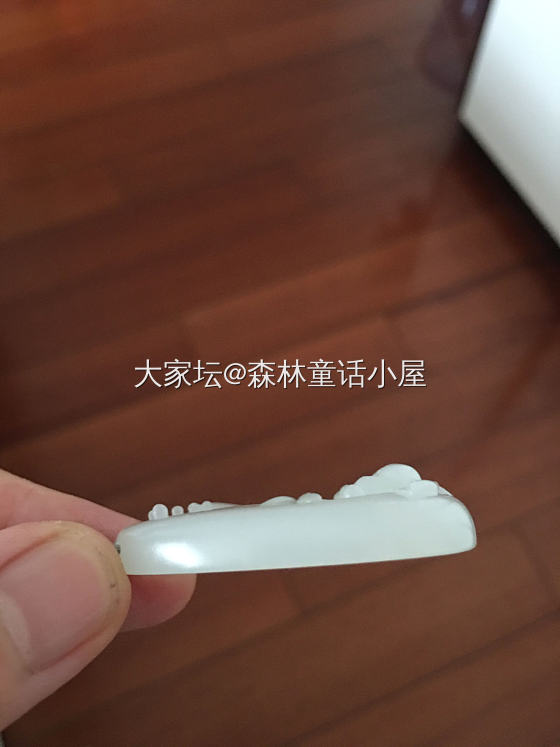 留吗？配什么颜色的顶珠和绳子好看？_搭配和田玉