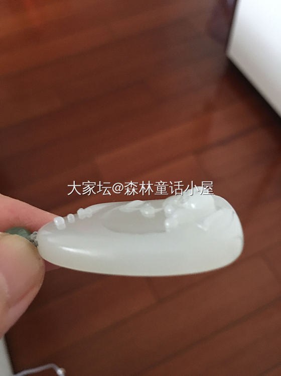 留吗？配什么颜色的顶珠和绳子好看？_搭配和田玉