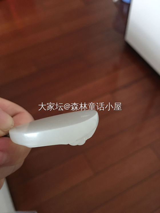 留吗？配什么颜色的顶珠和绳子好看？_搭配和田玉