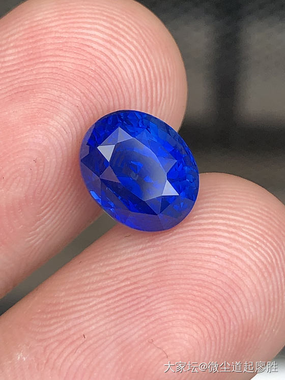 大家看看这样一颗精品蓝宝石 怎么镶嵌更加体现它的价值呢_蓝宝石