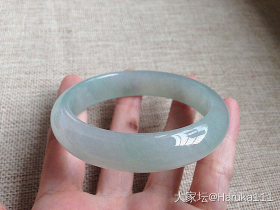 请问大家这个镯子算细糯还是糯冰呀？_手镯翡翠