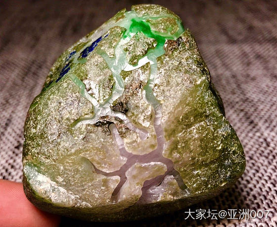 还记得两个月前发的童鞋的裸石开剥了_原石翡翠