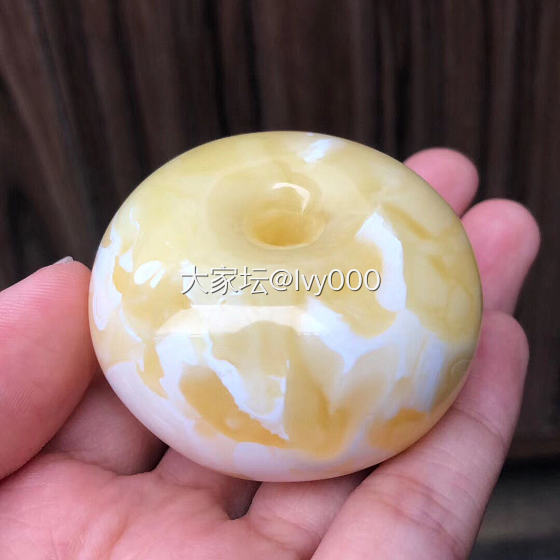 44克 精品白花平安扣，纹理妖娆多姿，蜡质浓郁，形状饱满，全品🈚️瑕疵
尺寸：47..._平安扣琥珀蜜蜡