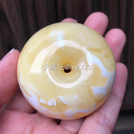 44克 精品白花平安扣，纹理妖娆多姿，蜡质浓郁，形状饱满，全品🈚️瑕疵
尺寸：47..._平安扣琥珀蜜蜡