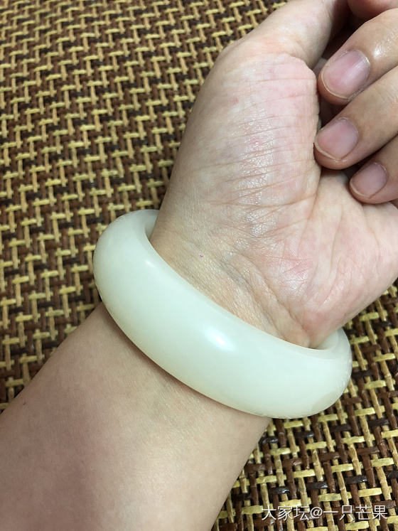 天晴啦🌞晒八一和小胖～_串珠和田玉