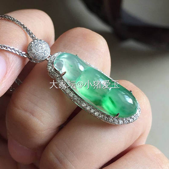 高冰阳绿福豆_挂件翡翠