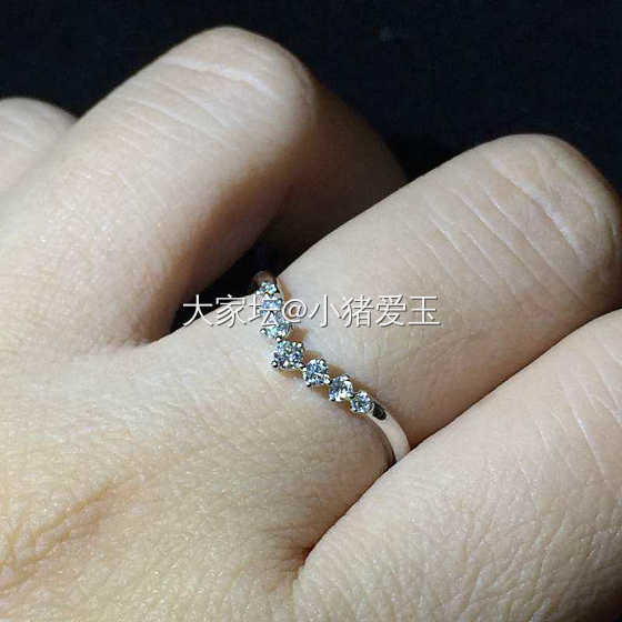18k白金V字钻石戒指_钻石戒指