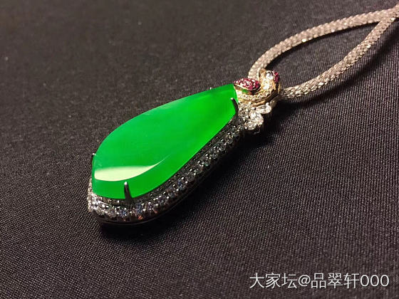 【高品质正阳随形吊坠】新品，种色兼备，平面翡翠，厚庄高价值。重金足反钻石豪镶，水..._翡翠