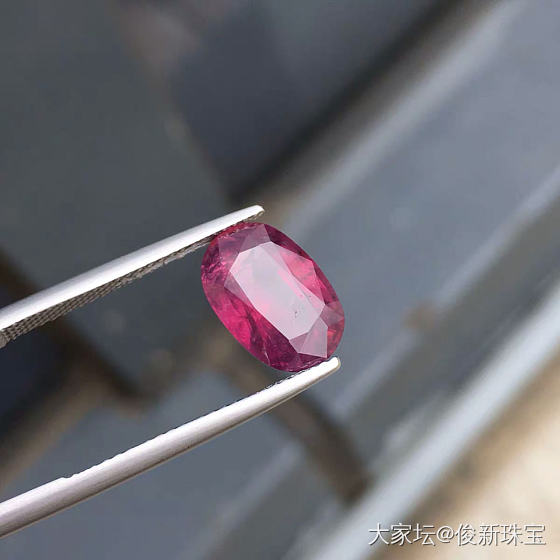 第一次见克什米尔的无烧红宝石_刻面宝石红宝石