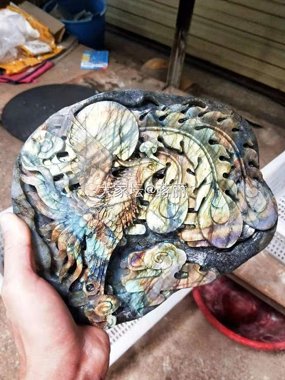 拉长石雕刻摆件_彩色宝石