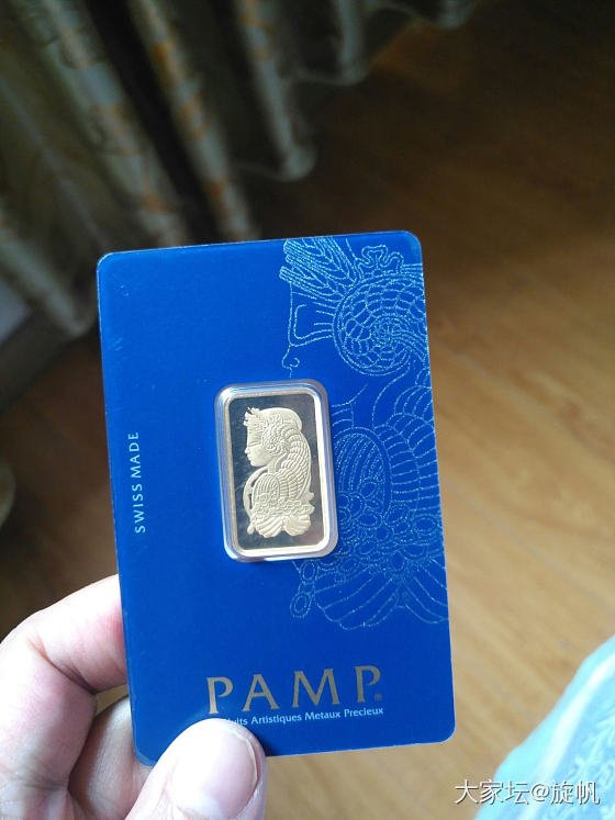 便宜时没买，金价高涨。却买了个收着留给女儿做吊坠。_纪念币
