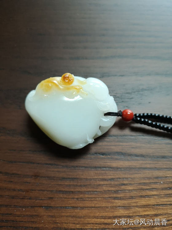 天气渐凉，可盘玉了。_挂件和田玉