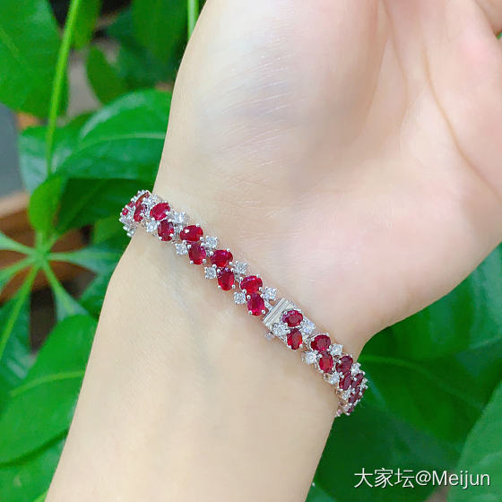 只要一串耀眼的红宝石手链，便能让你呈现最美的姿态🌟_名贵宝石