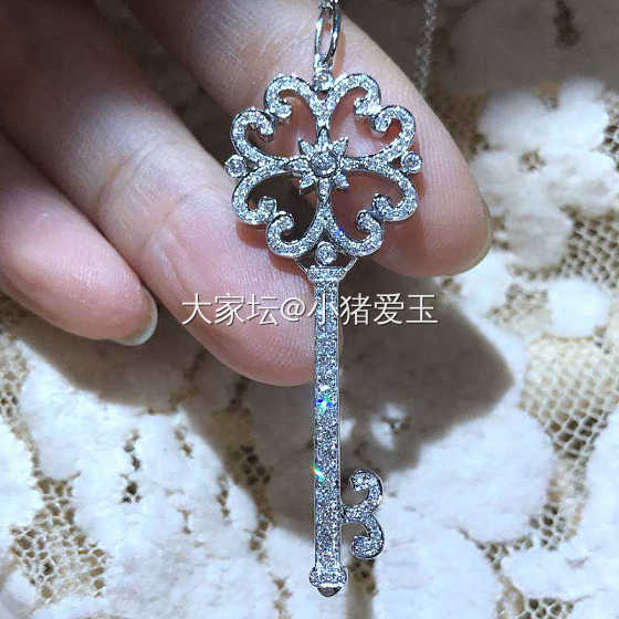 18K白金花型钥匙钻石项链_颈饰钻石