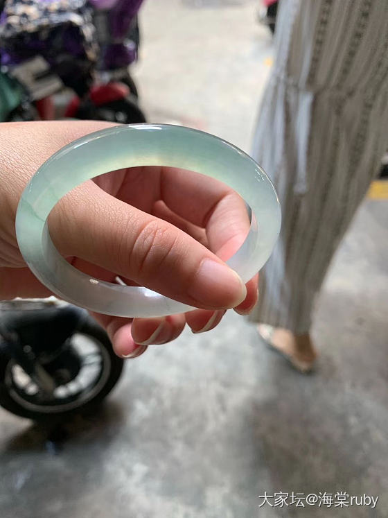 日常带这两种风格哪个更适合_手镯翡翠