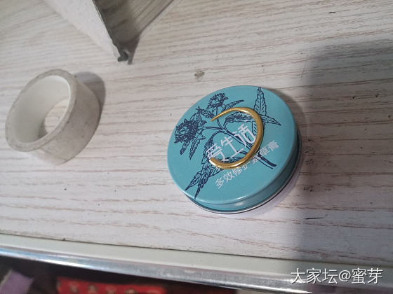 金耳环变成光圈戒指

整理箱子，发现自己好嫌弃这个耳环又大又粗。拿在手上把玩了一..._金