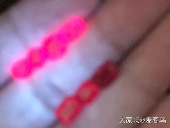 抹谷孟苏莫桑玻璃体鸽血红比较_名贵宝石