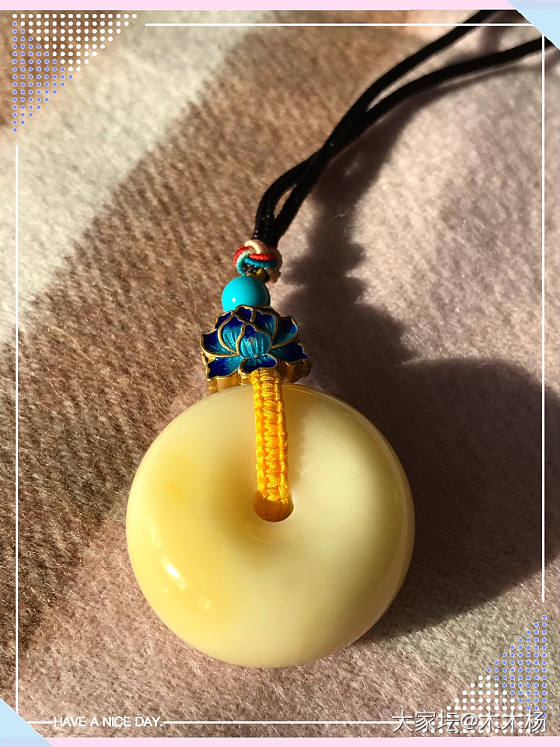 月饼节快乐！_挂件琥珀蜜蜡