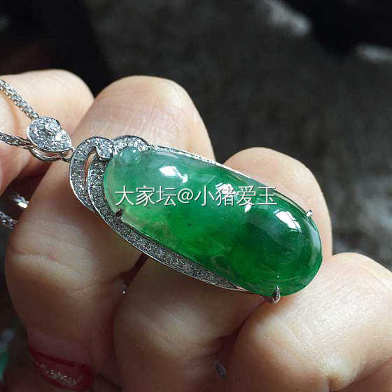 冰种辣绿福豆_挂件翡翠