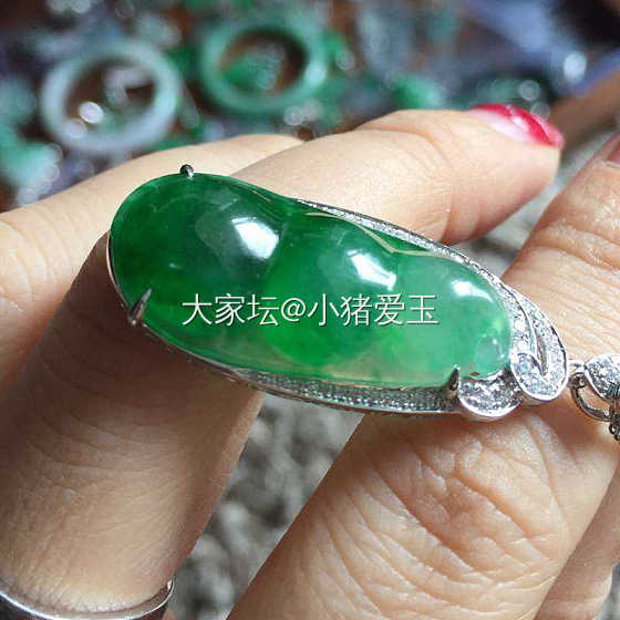 冰种辣绿福豆_挂件翡翠