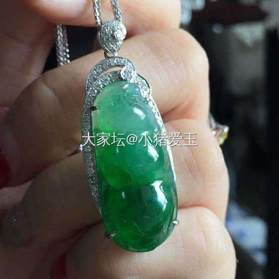 冰种辣绿福豆_挂件翡翠