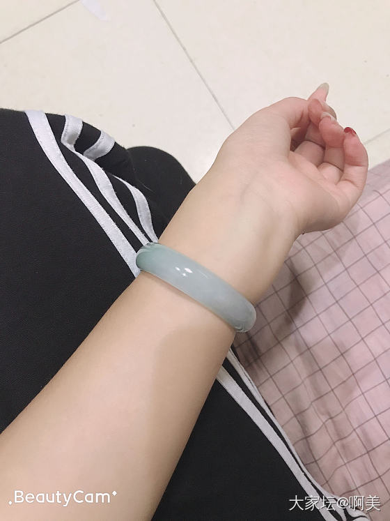有没有两手都戴玉镯的？_翡翠手镯