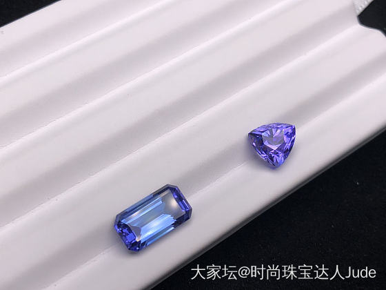 这两颗坦桑好看_坦桑石
