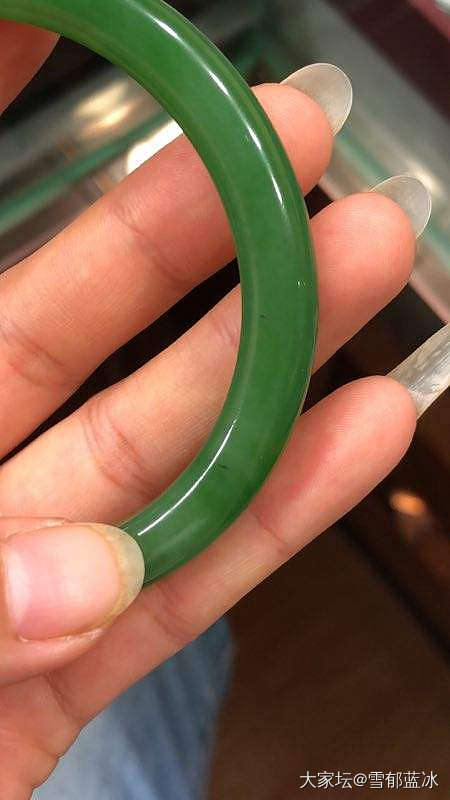 新入的碧玉镯子有点大，5K  值得留吗_手镯和田玉