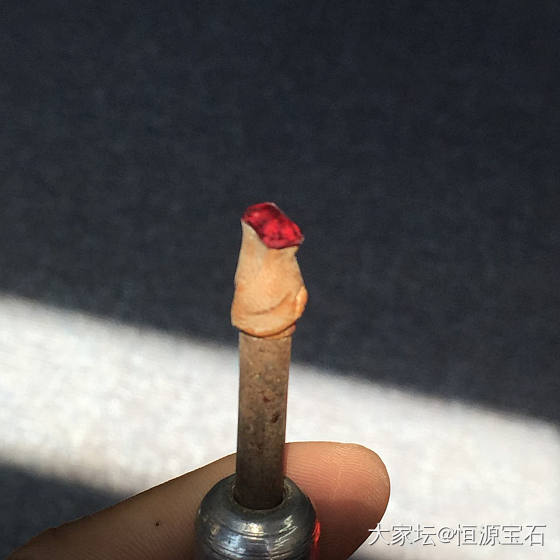 这个是红宝石还是蓝宝石？_名贵宝石