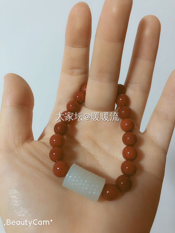 今日手串，南红配一颗乳钉纹和田玉桶珠_和田玉南红