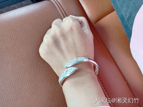万能的大家坛，感谢坛友～看坛友发帖乌镇张宝源家，看到老爷子整手镯的照片_购银闲聊