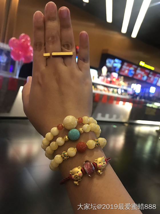 来来来，大家来看毛孔粗大的大黑皮🤣_蜜蜡金