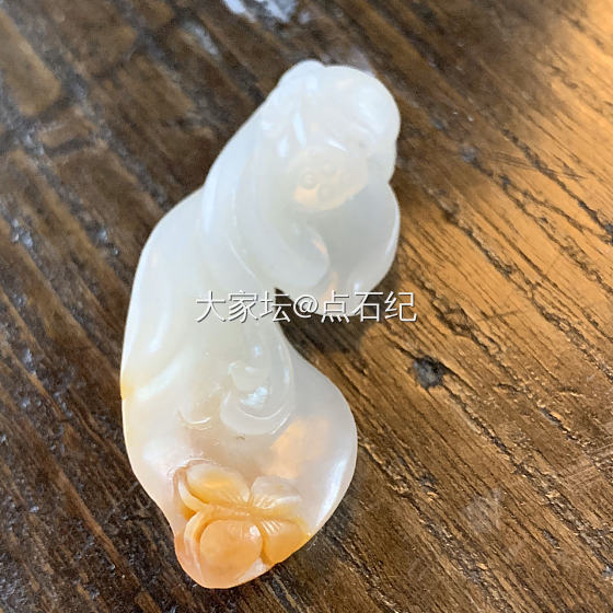 秀一个籽料的荷花_和田玉