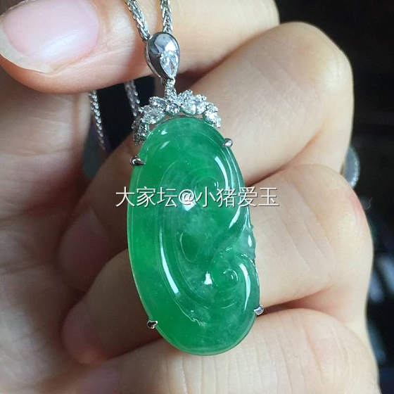 满色阳绿如意_挂件翡翠