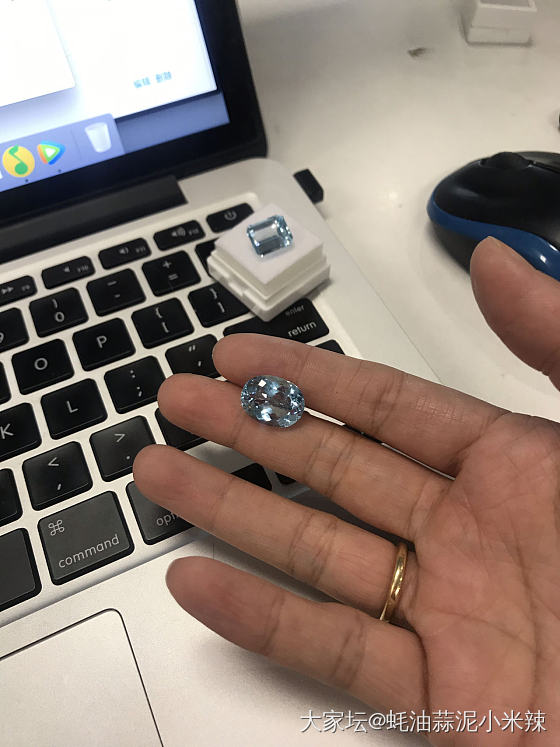 好惨俩石头_托帕石