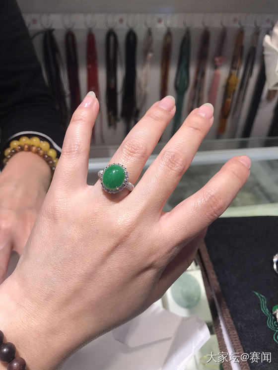 如果给妈妈的礼物，大家觉得哪个好？_翡翠