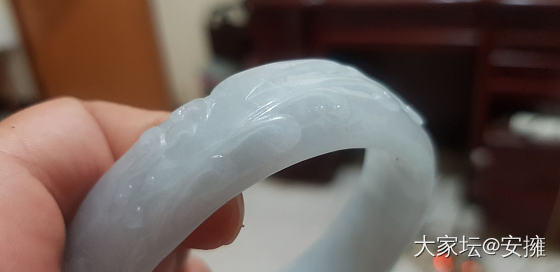 雕刻玉鐲的到來_手镯翡翠