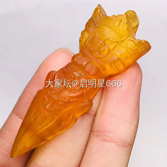 佛教题材的蜜蜡，最近好像特别多呀！_琥珀