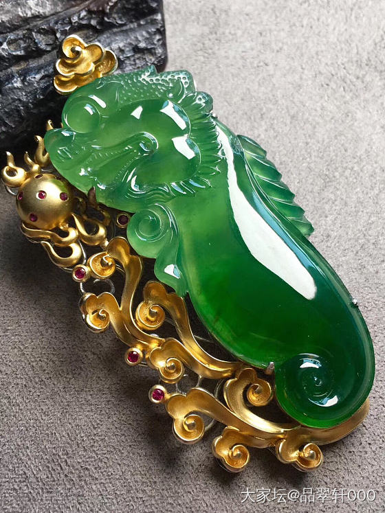 高​冰‌起荧‎光​绿龙头‎鱼_翡翠