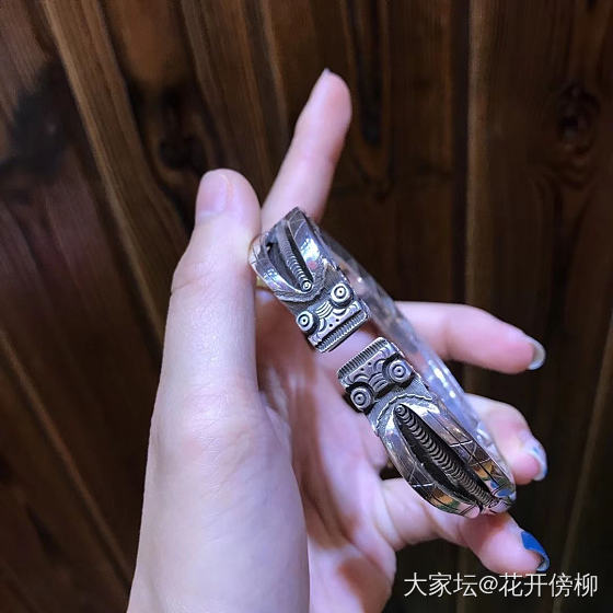 手工镯
茶山瑶龙头镯继续造，今晚加班打好，做旧
明早发货_银