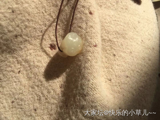 黄皮籽料小莲蓬_老山檀挂件和田玉