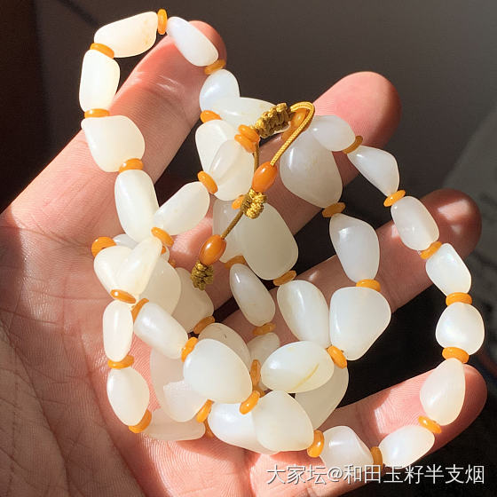 阳光下的小白原籽项链_和田玉