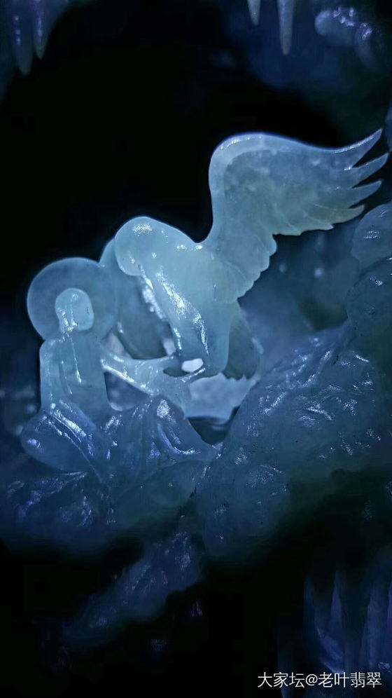 翡翠原石的魅力，经过雕刻大师的手就是这么漂亮！_翡翠
