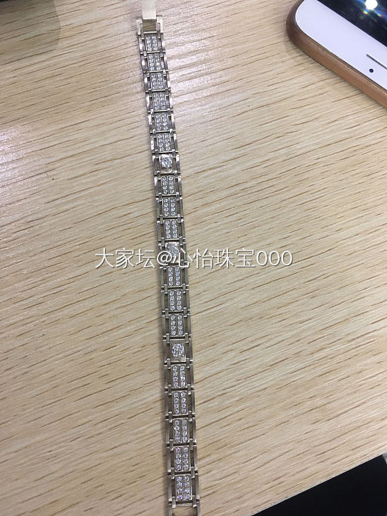 今日份师傅精工出炉的钻石手链
由一片片连接成一条美美哒手链
都是从师傅手中打造出..._钻石