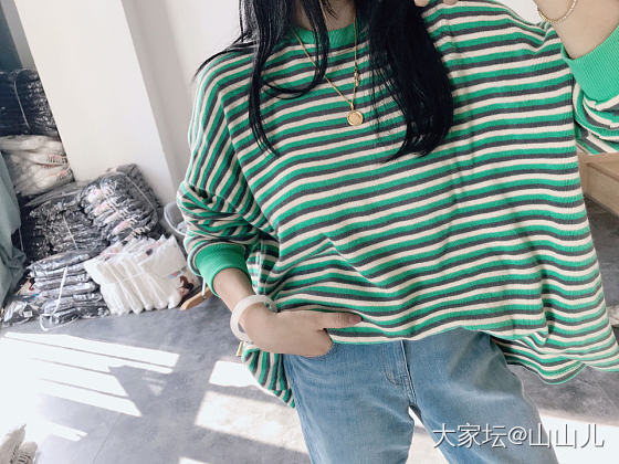 小白镯真的很适合日常休闲风～_手镯和田玉
